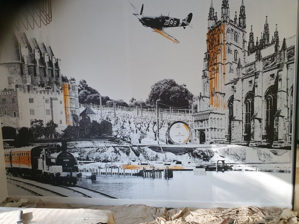 wallpapering