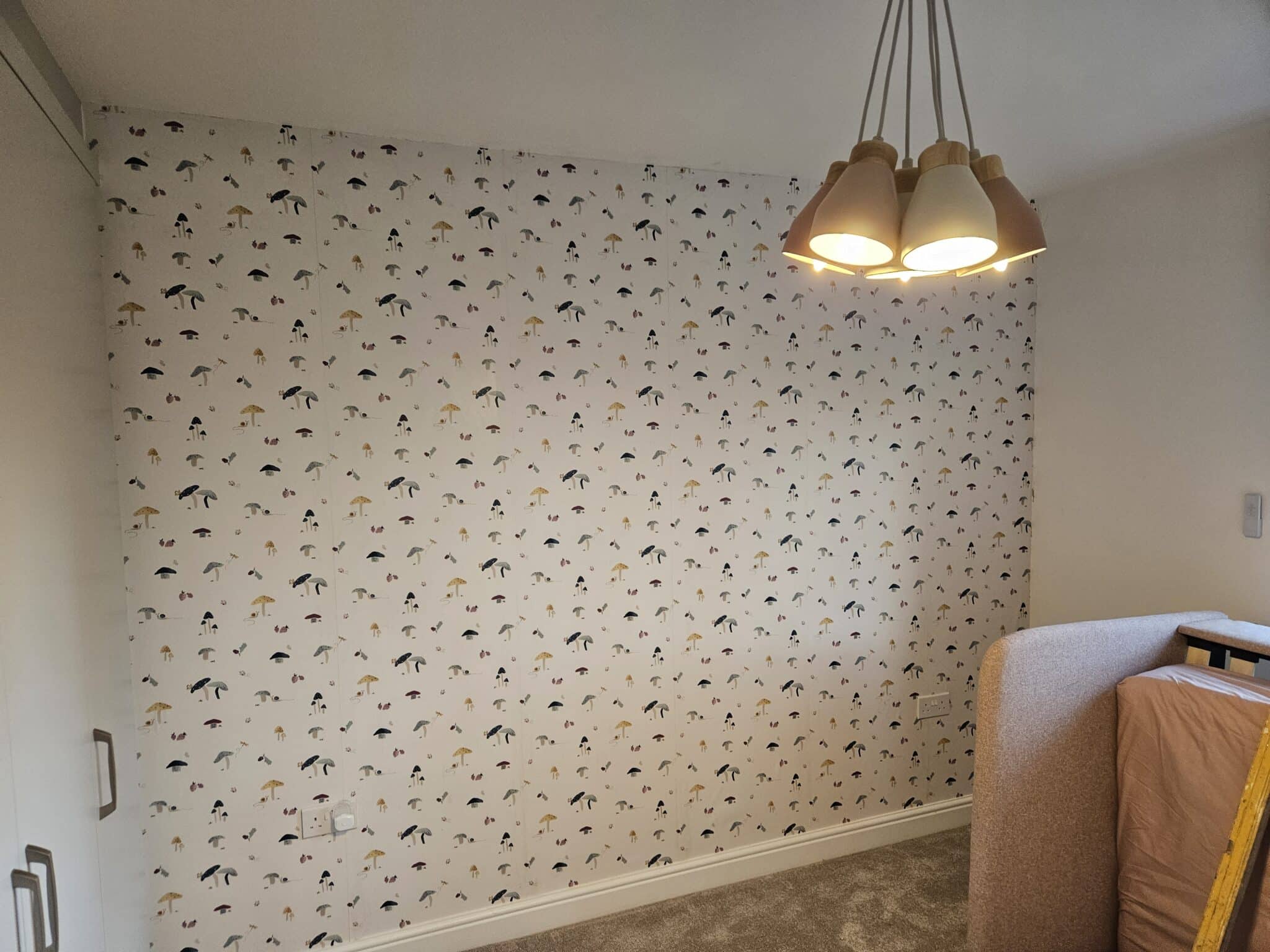 wallpaper installation by a professional decorators